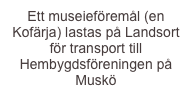 Ett museieföremål (en Kofärja) lastas på Landsort för transport till Hembygdsföreningen på Muskö